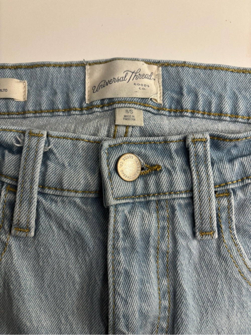 Universal Thread Light Blue High-Rise Women's Jeans